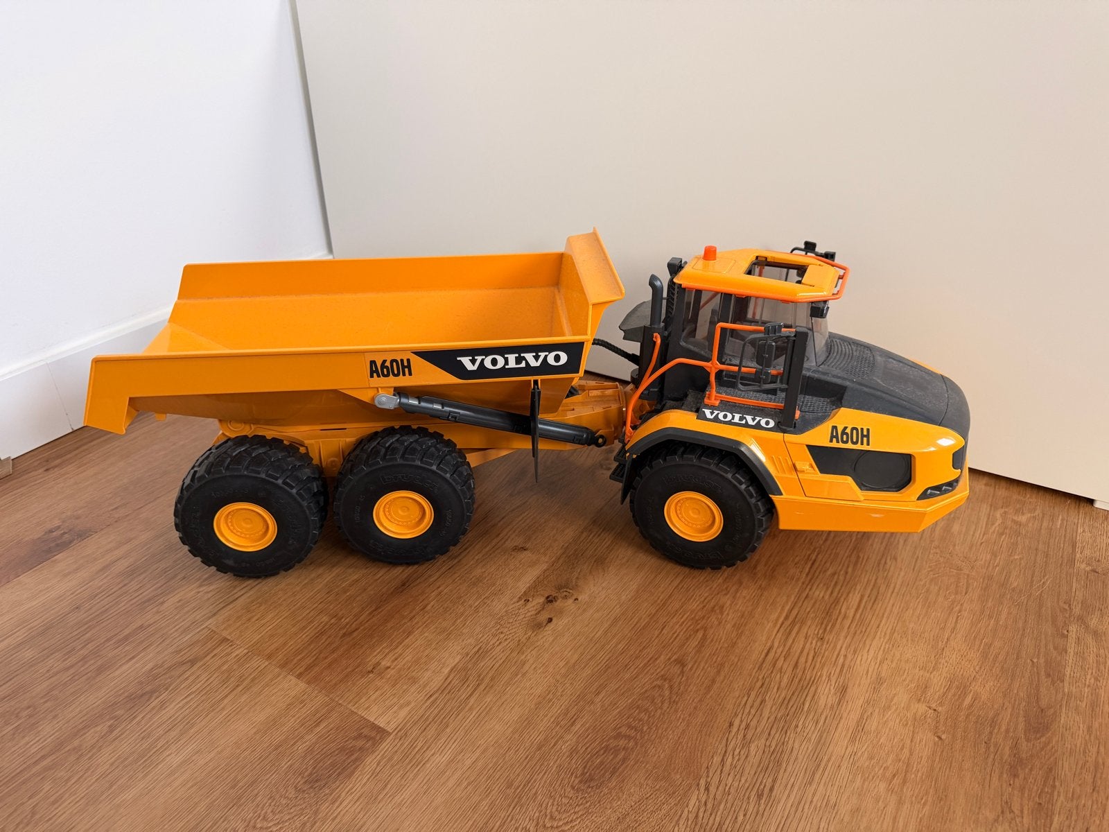Volvo A60H Dumper Speelgoed Bouwmachine, Ophalen of Verzenden, Zo goed als nieuw