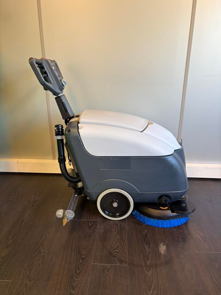 Nilfisk SC400 | Schrobmachine | Nieuw accupakket, Ophalen of Verzenden, Schrobmachine