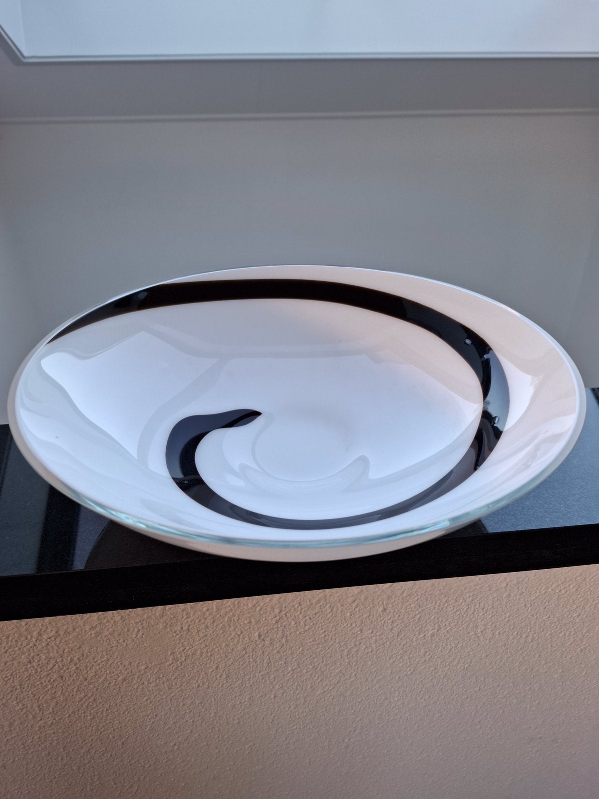 Glazen schaal zwart/wit, Ophalen, Zo goed als nieuw, Rond, Glas