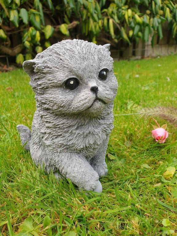 tuinbeeld poes met bal , beton, Verzamelen, Beelden en Beeldjes, Nieuw, Dier, Ophalen of Verzenden