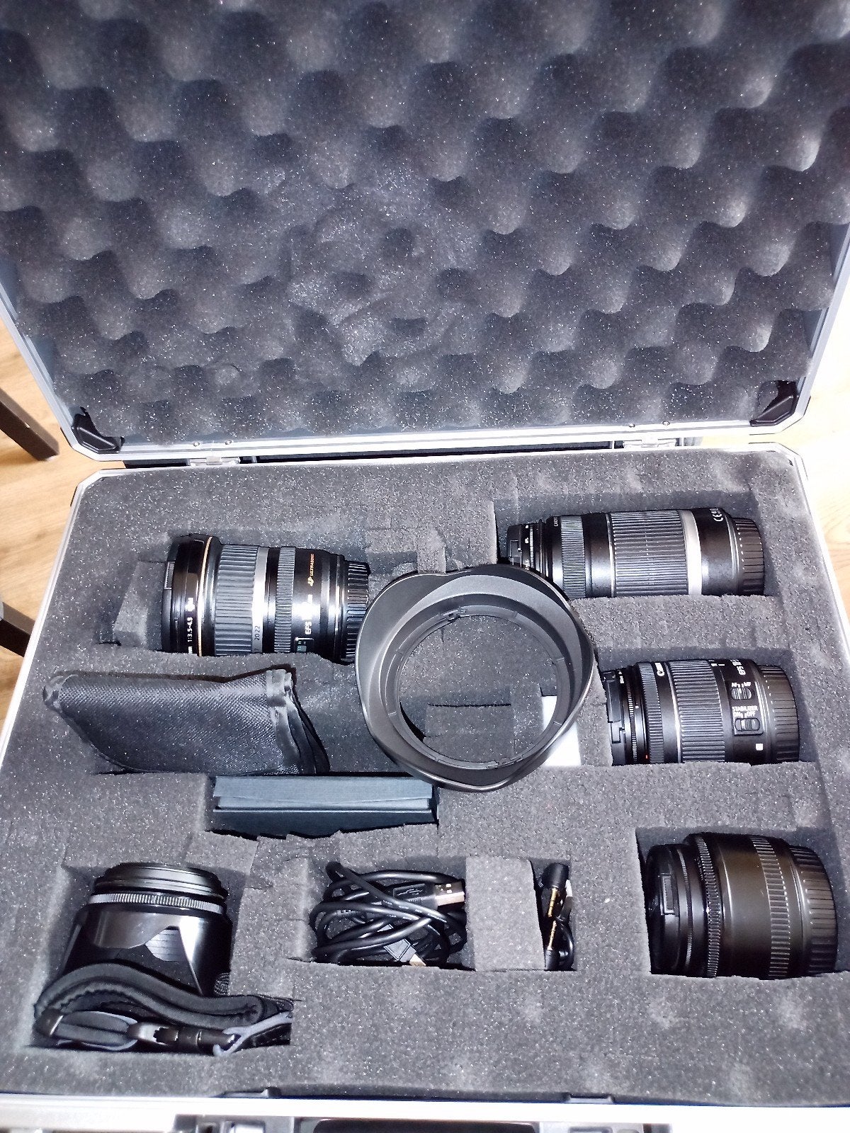 Canon EOS 2000D Spiegelreflexcamera met uitgebreide set, Ophalen, Spiegelreflex, Canon, Zo goed als nieuw