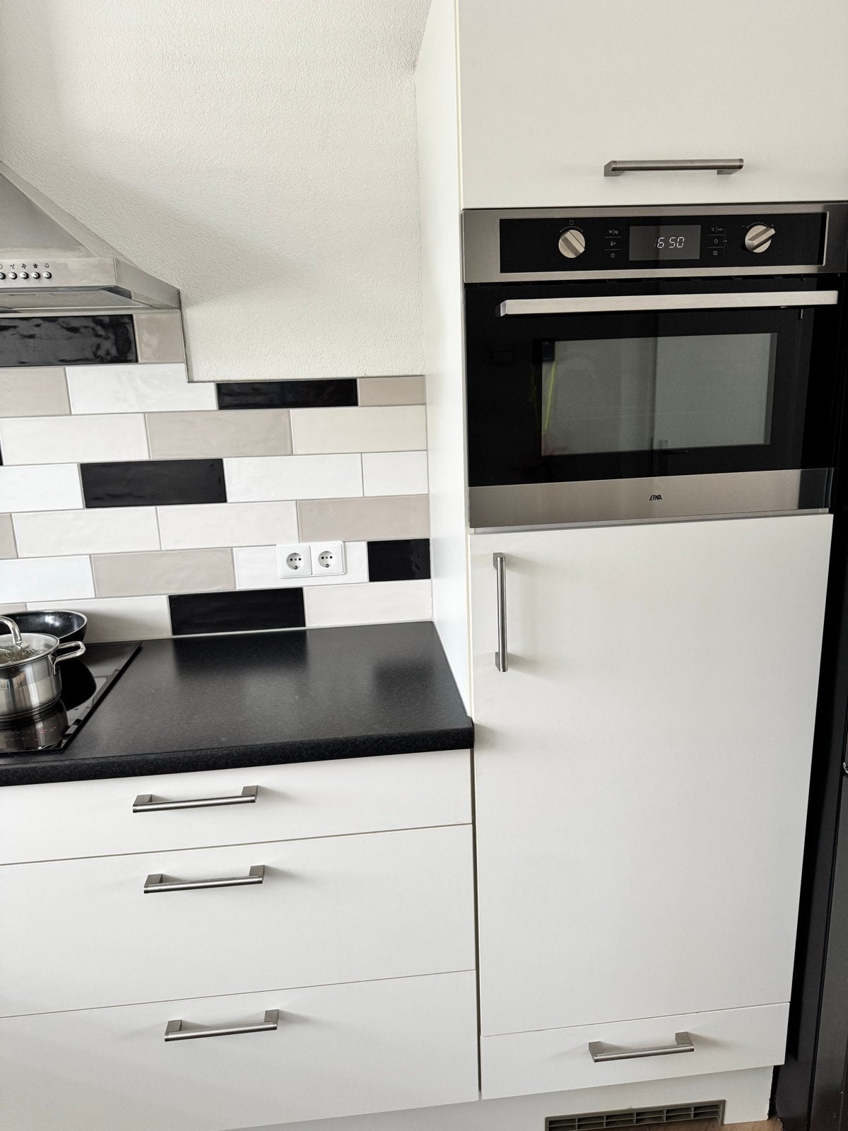 Compacte Keukenunit met Koelkast en Combi Magnetron/Oven, Witgoed en Apparatuur, Koelkasten en IJskasten, Ophalen, 100 tot 150 liter