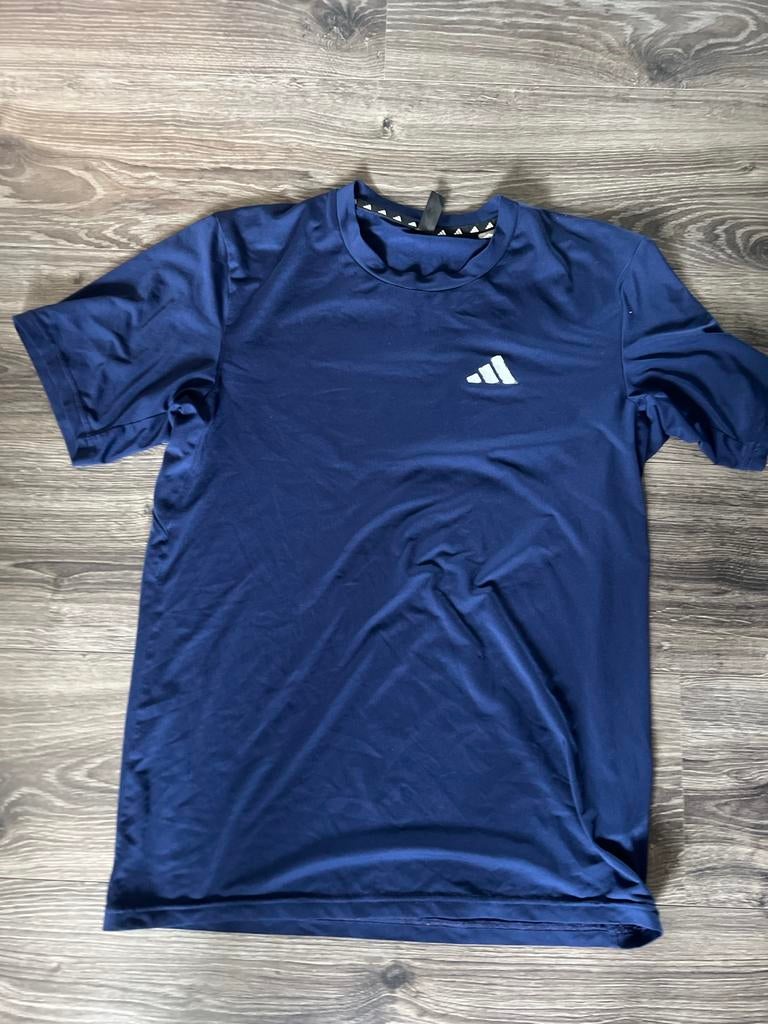 Adidas T-shirt - Donkerblauw met wit logo, Kleding | Heren, T-shirts, Ophalen of Verzenden, Zo goed als nieuw, Maat 48/50 (M)