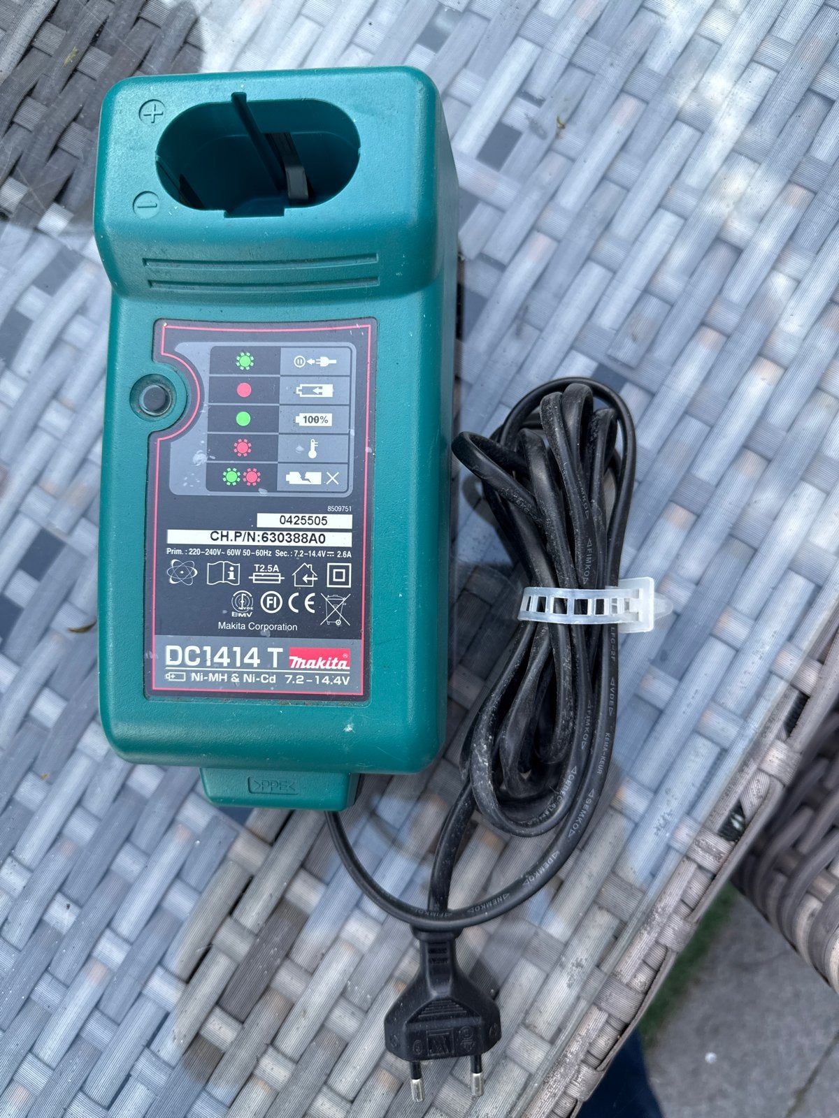 Makita DC1414 T Acculader voor Ni-MH & Ni-Cd 7.2-14.4V, Ophalen of Verzenden, Gebruikt