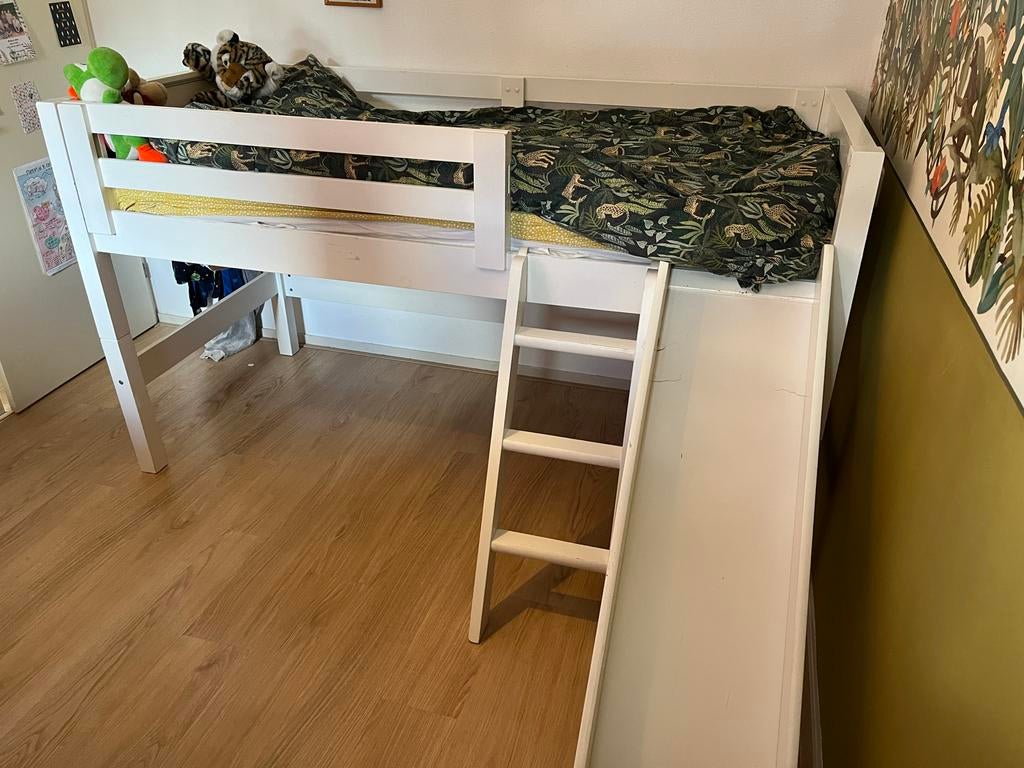 Kinderbed hoogslaper met glijbaan - Wit, Huis en Inrichting, Slaapkamer | Stapelbedden en Hoogslapers, Ophalen, Gebruikt, Hoogslaper
