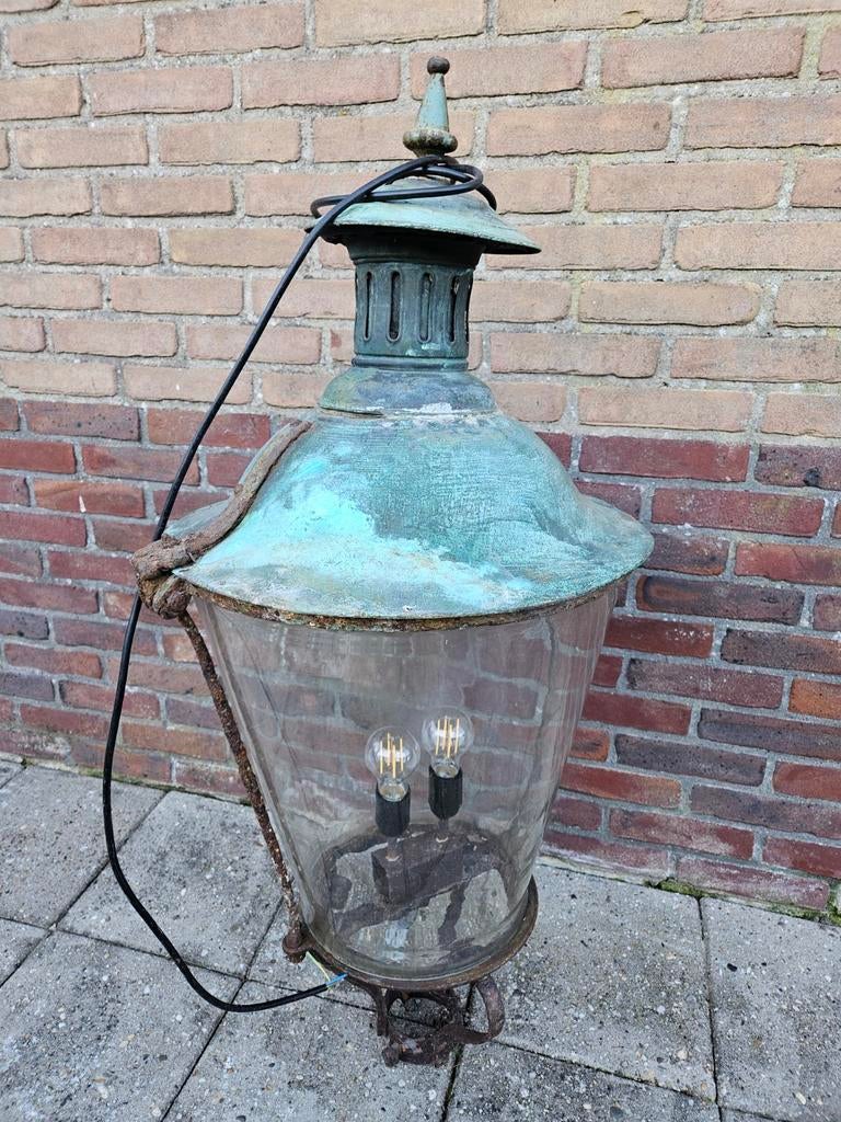 Oude lamp. Vintage. Industriël brocante, Gebruikt, Staande lamp, Ophalen of Verzenden, Netvoeding