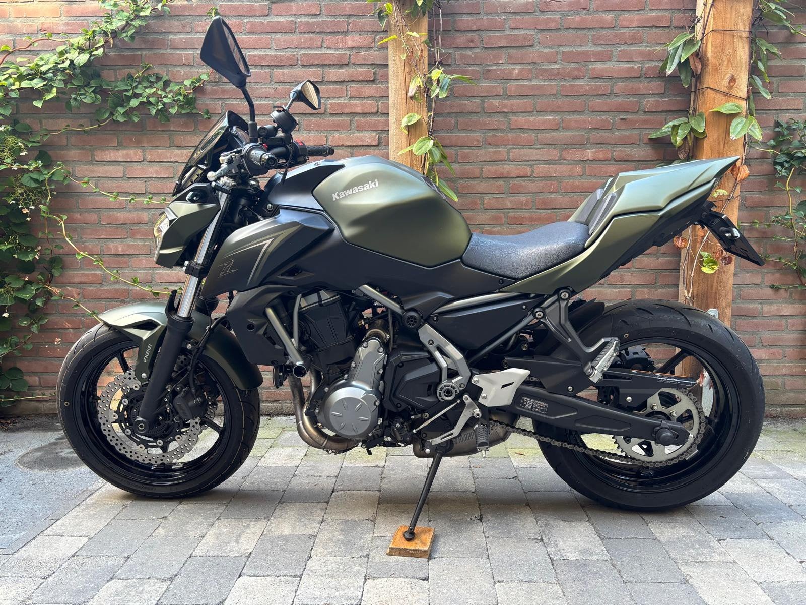 Kawasaki Z650 Akrapovic 2018 in nieuwstaat 3000km, 2 cilinders, Nieuw, Particulier, Meer dan 35 kW