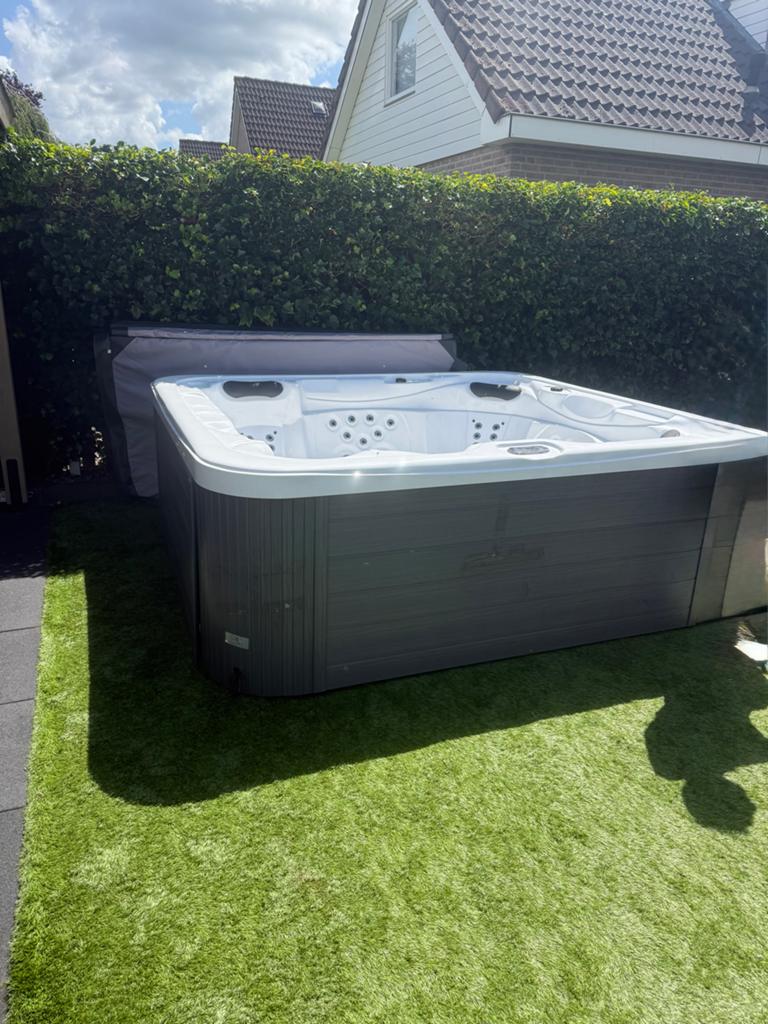 Nette 5-persoons jacuzzi, Tuin en Terras, Bubbelbaden en Hottubs, Ophalen, Gebruikt, Vast