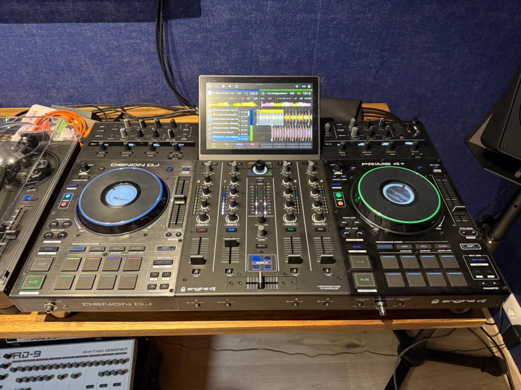 Denon Prime 4+  plus / UDG Flightcase / Decksaver / 1 TB SSD, Ophalen, Zo goed als nieuw, Dj-set, Denon