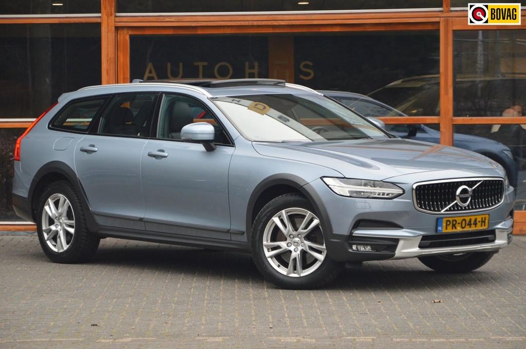 Volvo V90 Cross Country T5 AWD | Panoramadak | Trekhaak 2400, 1969 cc, Blauw, 2400 kg, 102 €/maand
