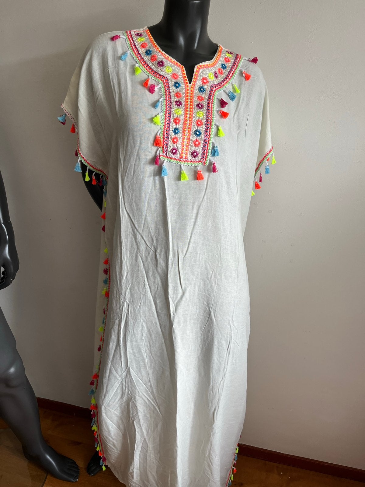 Nieuwe XL Kaftan met kleurrijke kwastjes, Kleding | Dames, Wit, Maat 46/48 (XL) of groter, Nieuw, Ophalen of Verzenden