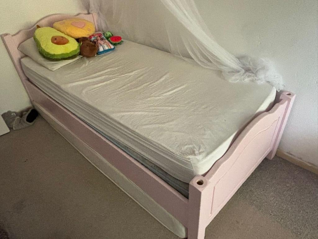 Eenpersoons hemelbed met matras en ijzeren lattenbodem, Ophalen, Gebruikt, 90 cm, Metaal