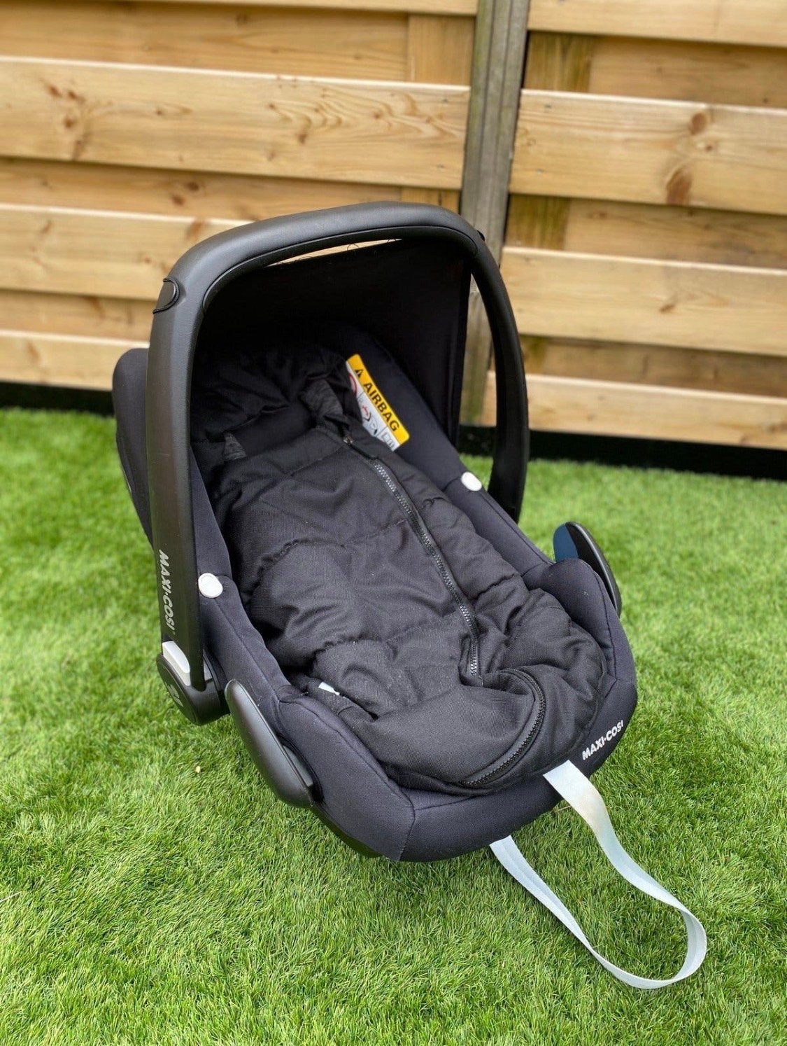 Maxi-Cosi autostoel met voetenzak, Ophalen, Autogordel, Zo goed als nieuw, 0 t/m 13 kg
