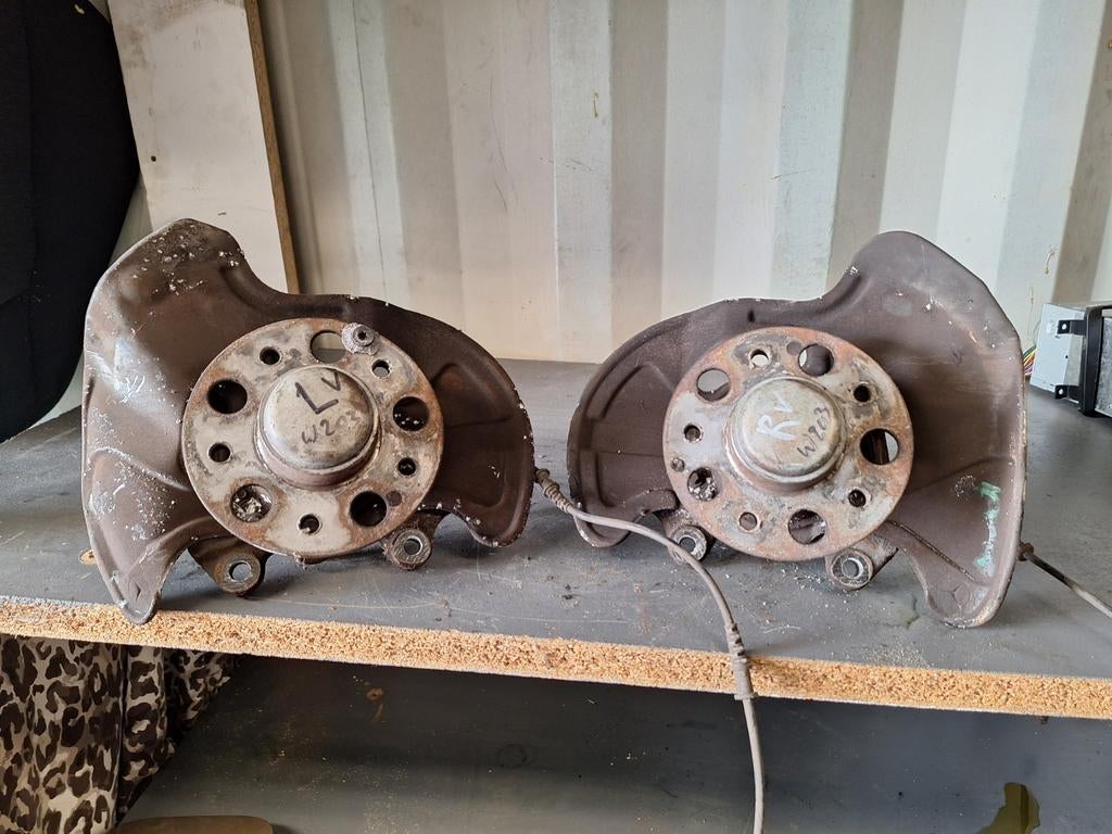 Fusee/wielnaaf links en rechts voor Mercedes W203 C-klasse, Ophalen, Mercedes-Benz, W203, W203
