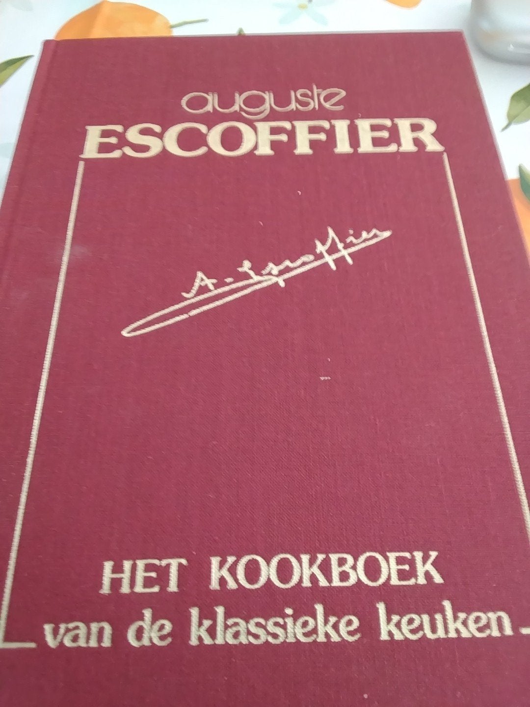 Auguste Escoffier - Het Kookboek van de Klassieke Keuken, Ophalen of Verzenden, Zo goed als nieuw, Hoofdgerechten, Europa