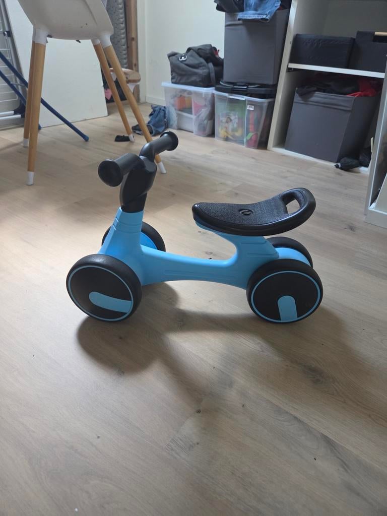 Blauwe loopfiets voor peuters, Kinderen en Baby's, Speelgoed | Buiten | Voertuigen en Loopfietsen, Ophalen of Verzenden, Gebruikt