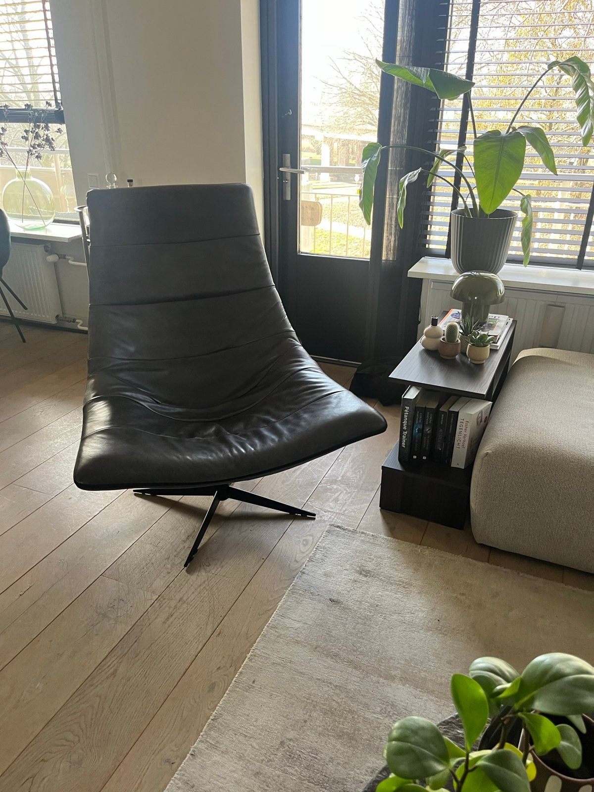Bodilson Zwart Leren Draaifauteuil, Huis en Inrichting, Ophalen, Gebruikt, Leer, 75 tot 100 cm