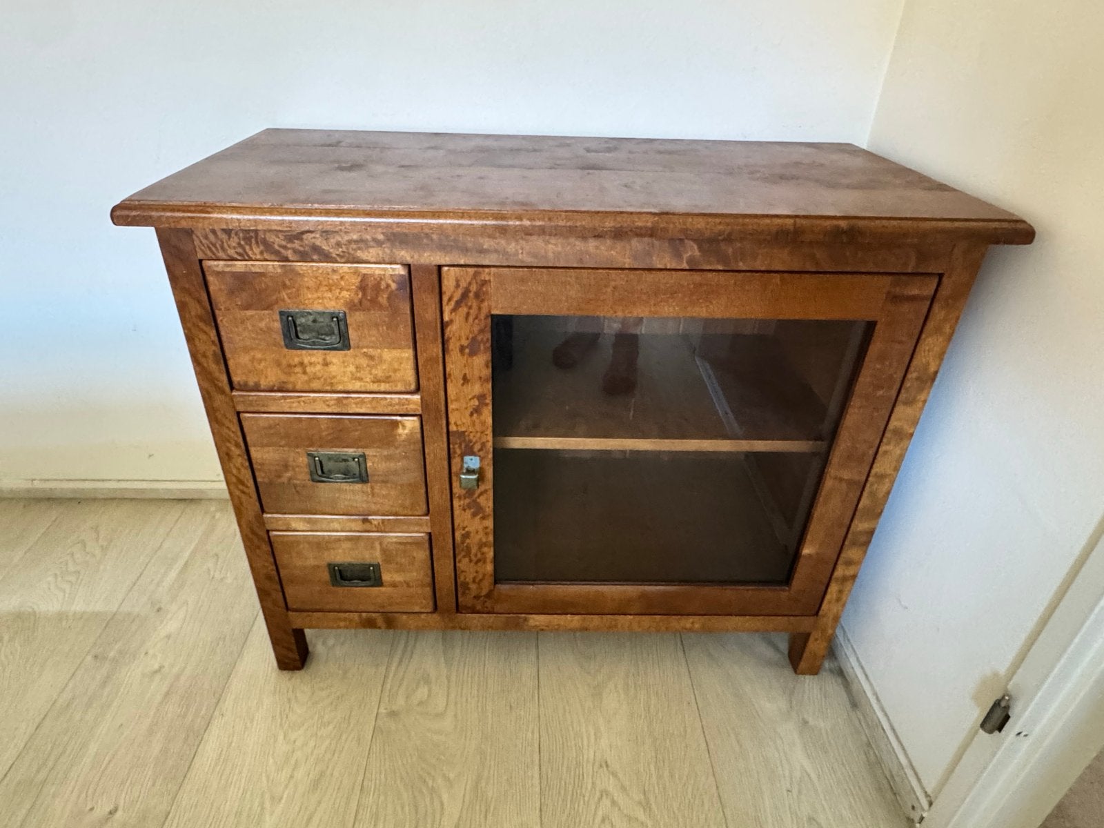 Houten dressoir met lades en glazen deur, Ophalen, Gebruikt