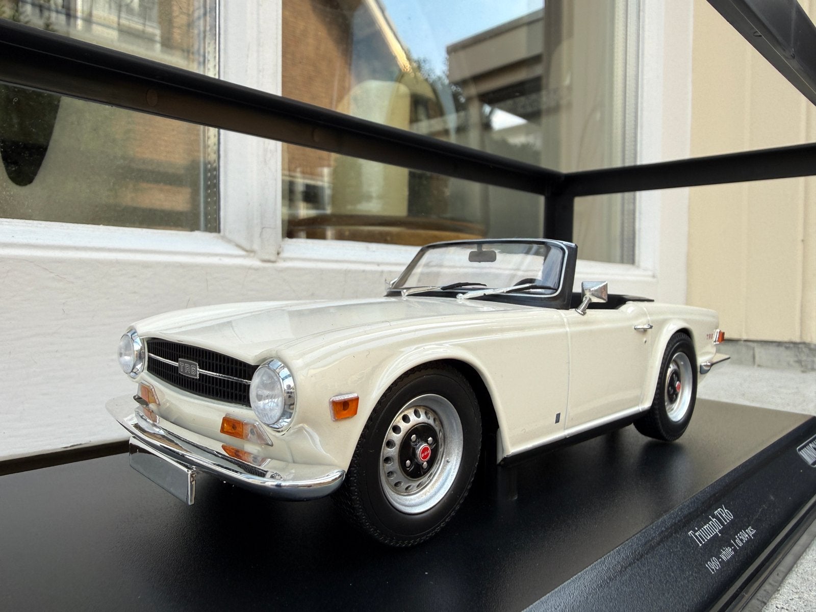 1:18 Triumph TR6 wit LHD 1968 Minichamps 155 132035, Minichamps, Auto, Nieuw, Ophalen of Verzenden