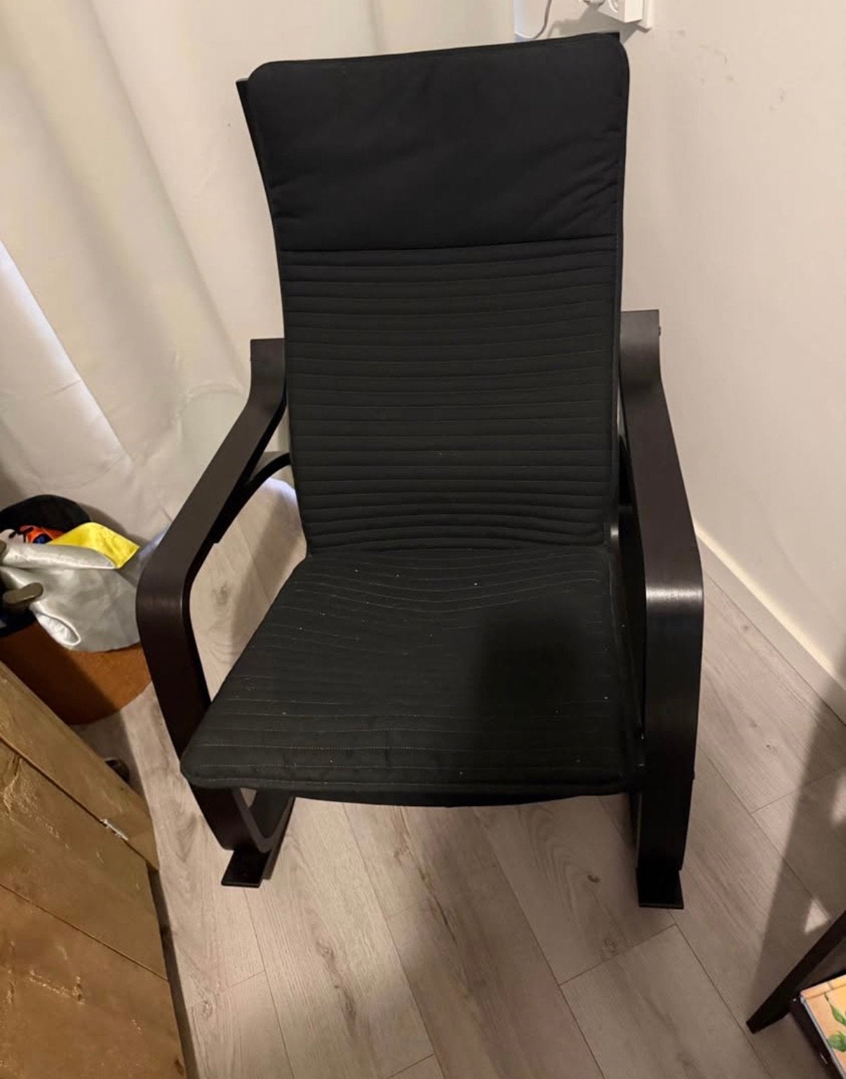 Gratis Comfortabele zwarte schommelstoel, Ophalen, Zwart, Zo goed als nieuw, Eén