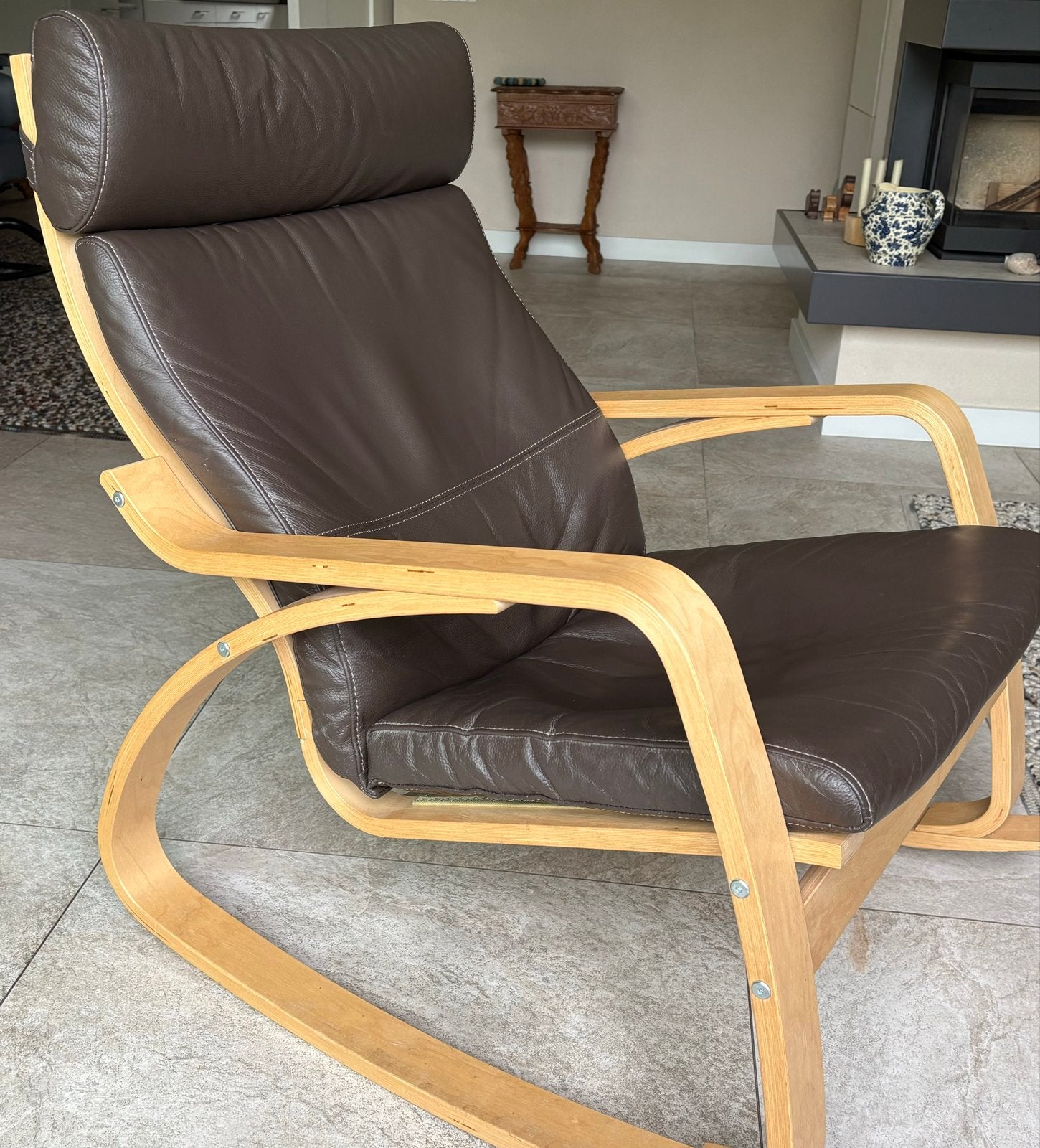 Ikea Poang schommelstoel met bruin lederen bekleding, Huis en Inrichting, Stoelen, Ophalen, Bruin, Zo goed als nieuw, Eén