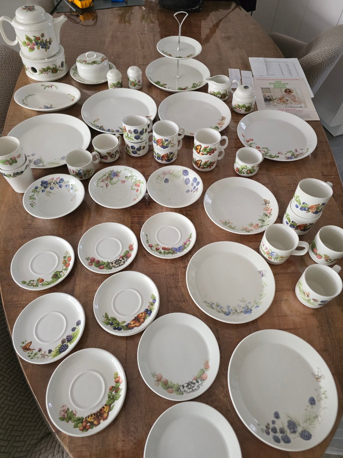 Libelle Marjolein Bastin Wedgwood servies, Ophalen