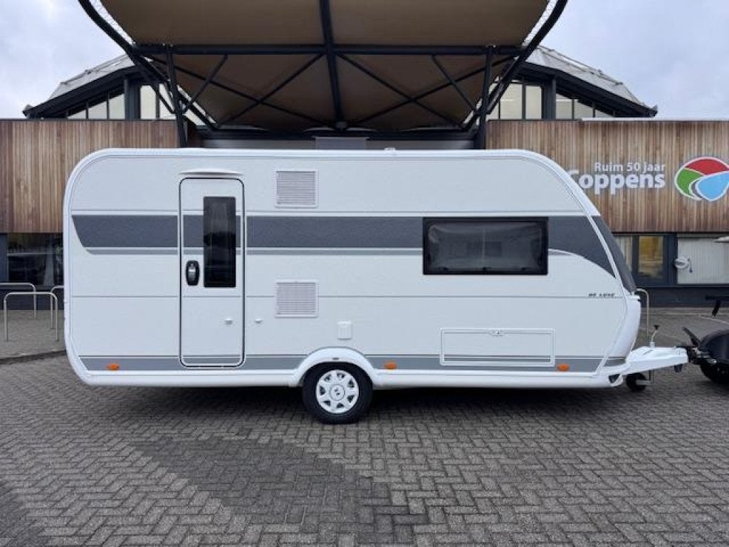 Hobby De Luxe 460 SL 2027 BLACKLINE / MOVER + THULE LUIFEL, Caravans en Kamperen, 2 aparte bedden, Bedrijf, Treinzit, Tot en met 3