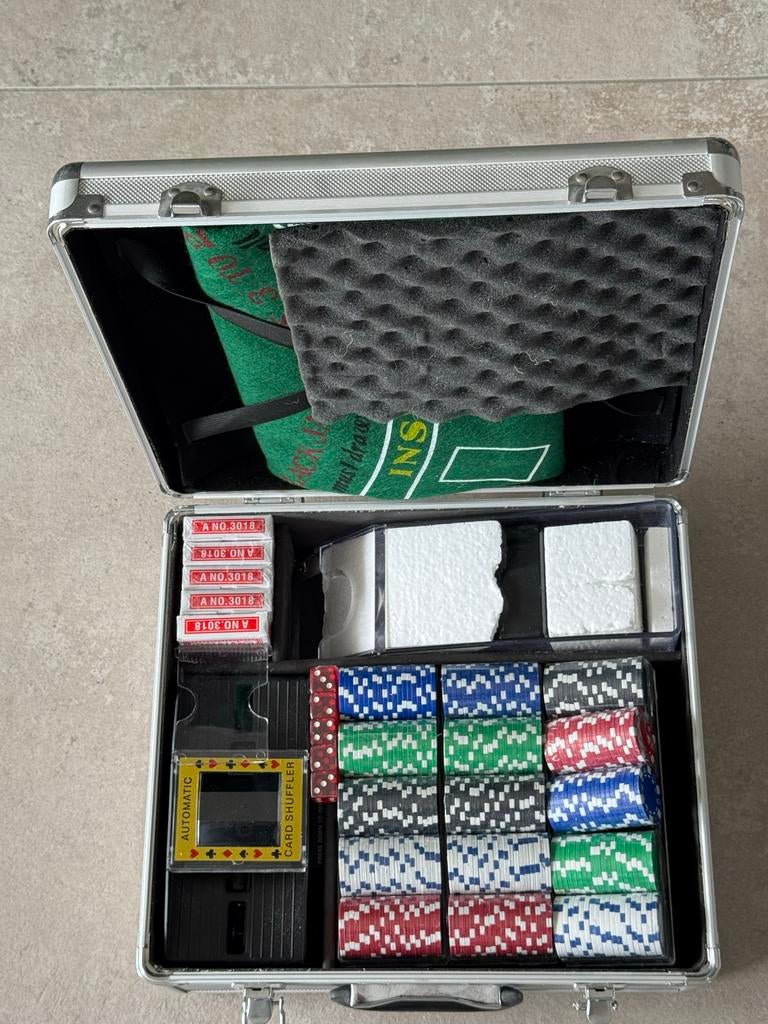 Complete Pokerset in Luxe Koffer - Perfect voor Spelavonden, Hobby en Vrije tijd, Gezelschapsspellen | Kaartspellen, Drie of vier spelers