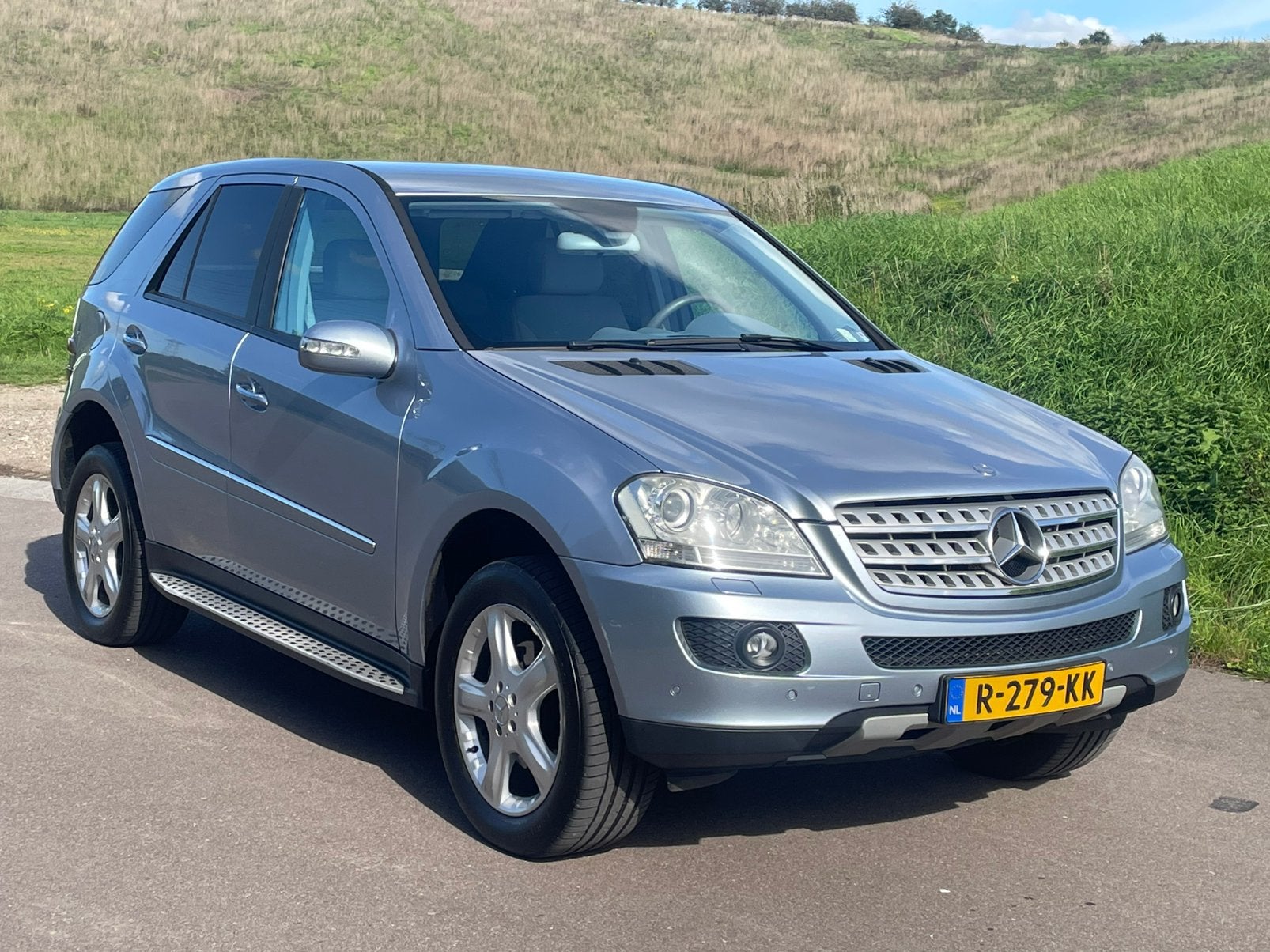 Mercedes-Benz M-Klasse 3.5 Ml350 4MATIC AUT 2006 Grijs, Auto's, Automaat, Vierwielaandrijving, 2035 kg, 750 kg