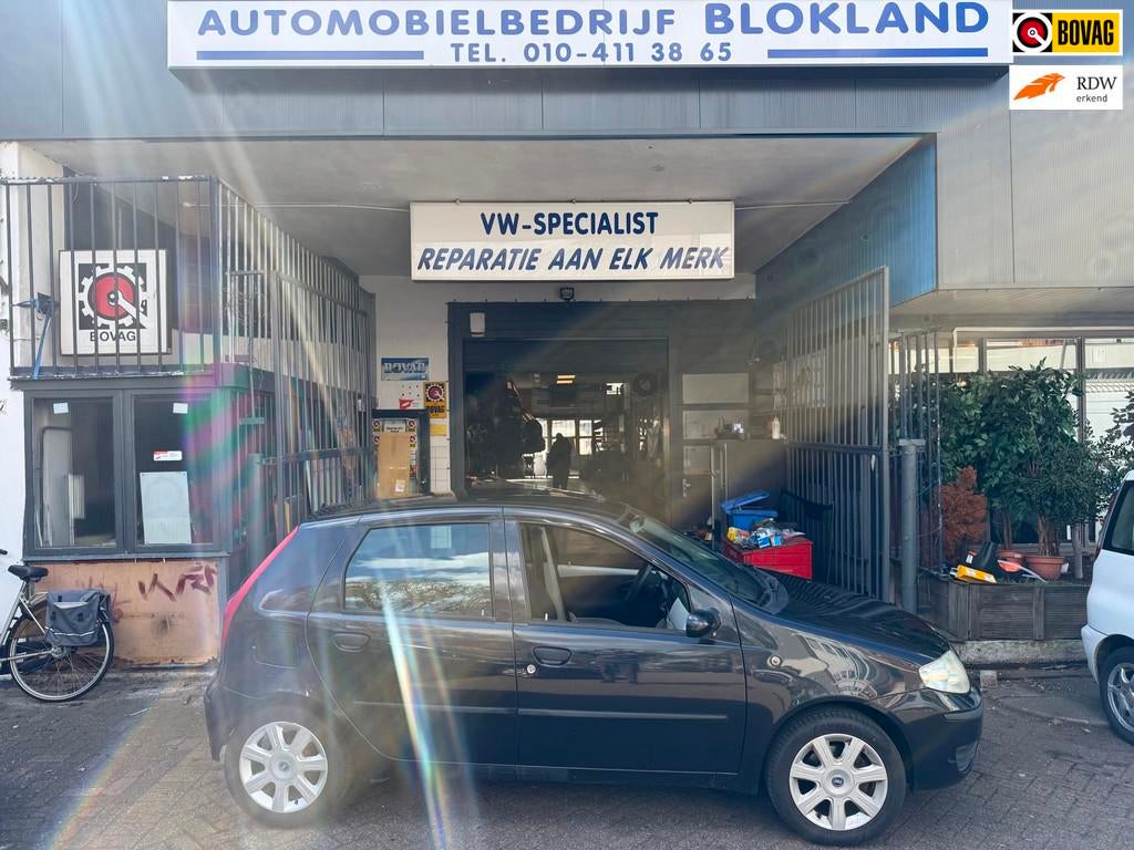 Fiat Punto 1.4-16V Dynamic/ eerste eigenaar/ met Airco, NAP, Voorwielaandrijving, Metallic lak, 400 kg, Zwart
