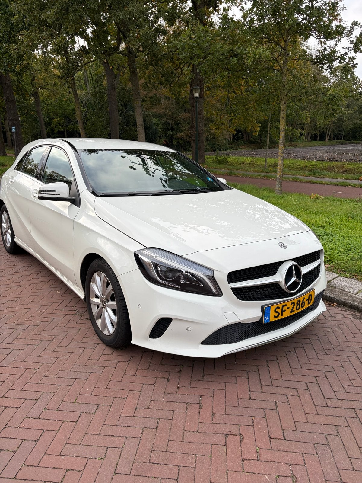 Mercedes-Benz A-Klasse A180 BE 122pk 2018 Wit, Auto's, Voorwielaandrijving, 4 cilinders, 1200 kg, Handgeschakeld