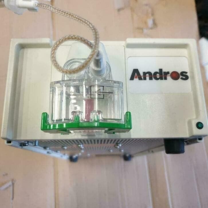 2x medisch apparaat uit ziekenhuis Andros 4800 gas unit