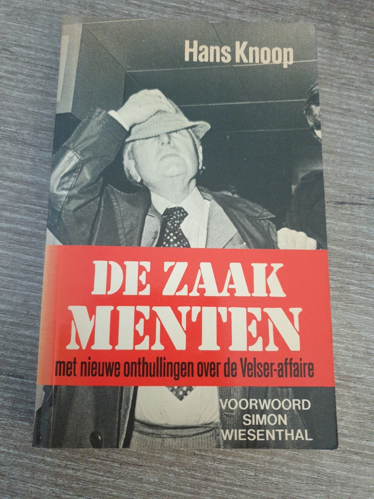 De Zaak Menten - Hans Knoop (met voorwoord Simon Wiesenthal), Boeken, Ophalen of Verzenden, Gelezen, Hans Knoop