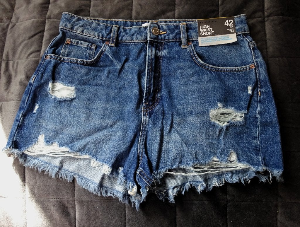 High-waist shorts denim jeans met een versleten look mt 42, Verzenden, Nieuw, Blauw, W33 - W36 (confectie 42/44)
