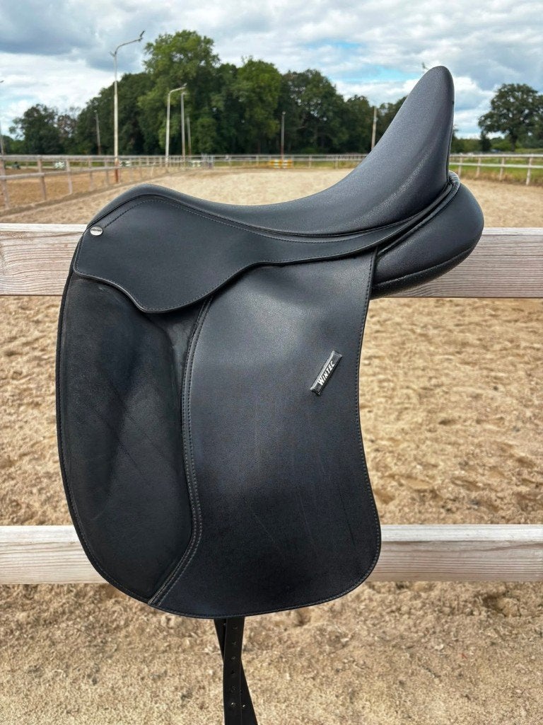 Wintec dressuurzadel 17,5 inch  inclusief doosje met 'bomen', Ophalen, L (17.5 inch), Gebruikt, Dressuur