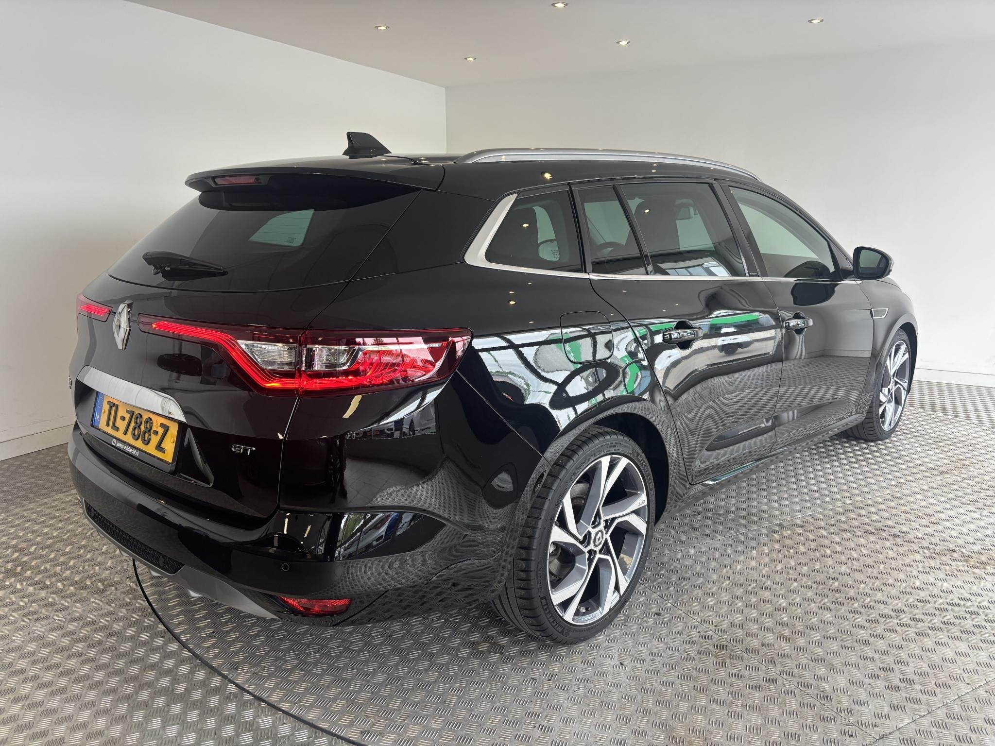 Renault Mégane Estate 1.6 TCe GT 205 pk / BOSE / 18 inch, Gebruikt, Euro 6, 4 cilinders, 1405 kg