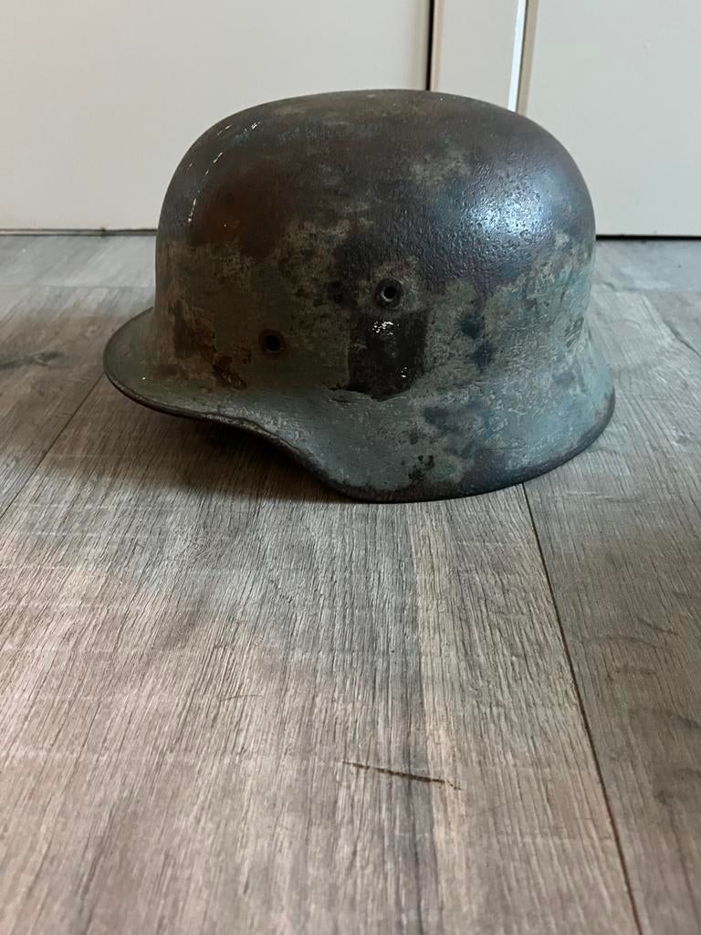 Duitse m40 helm met resten van de decal, Verzamelen, Ophalen of Verzenden, Duitsland, Helm of Baret