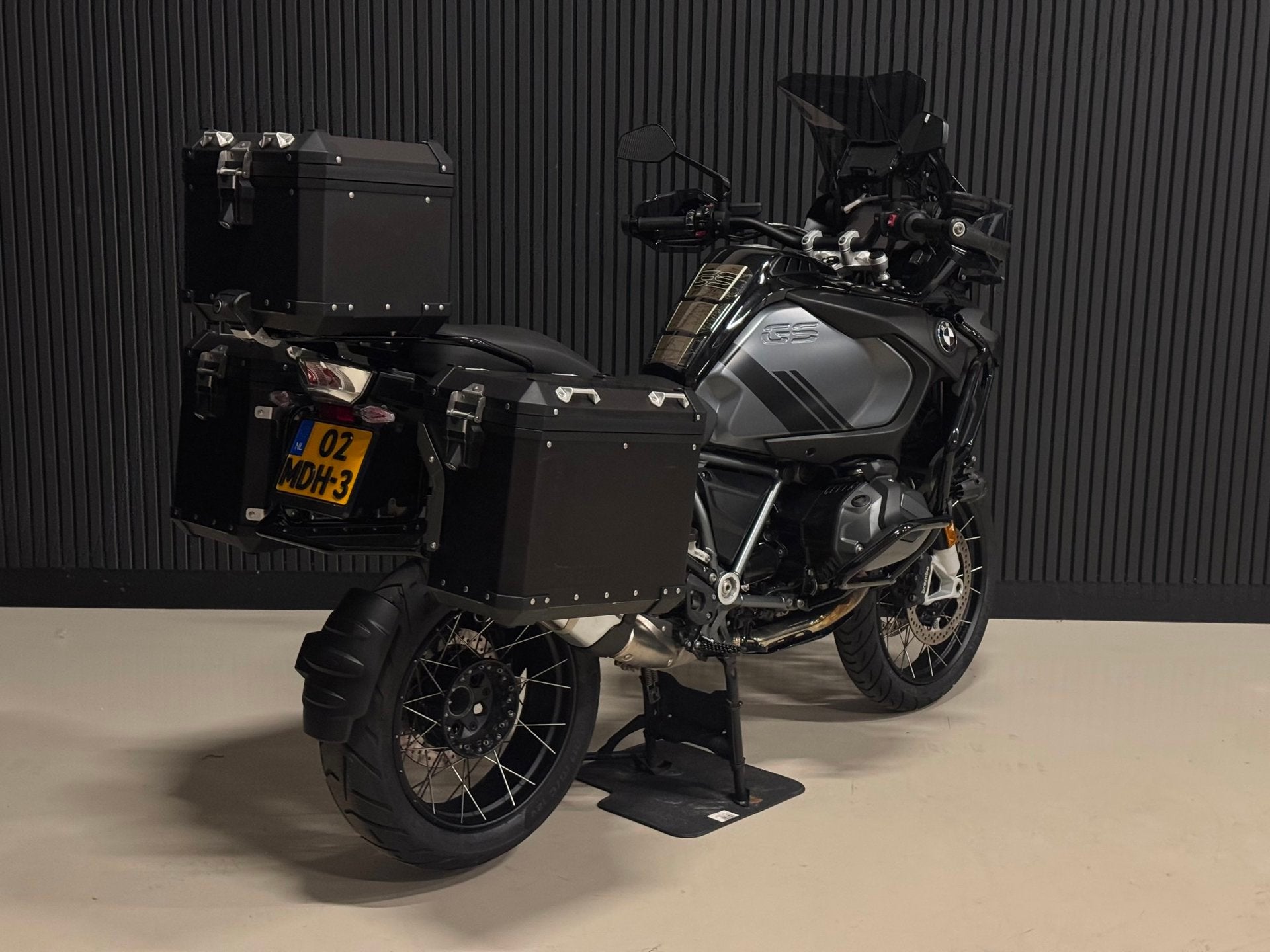 BMW All-Road R 1250 GS Adventure TRIPLE BLACK | 3 KOFFERS |, BMW@BMW.NL, 1254 cc, BMW
1234AB  Amsterdam, NL, Handvatverwarming