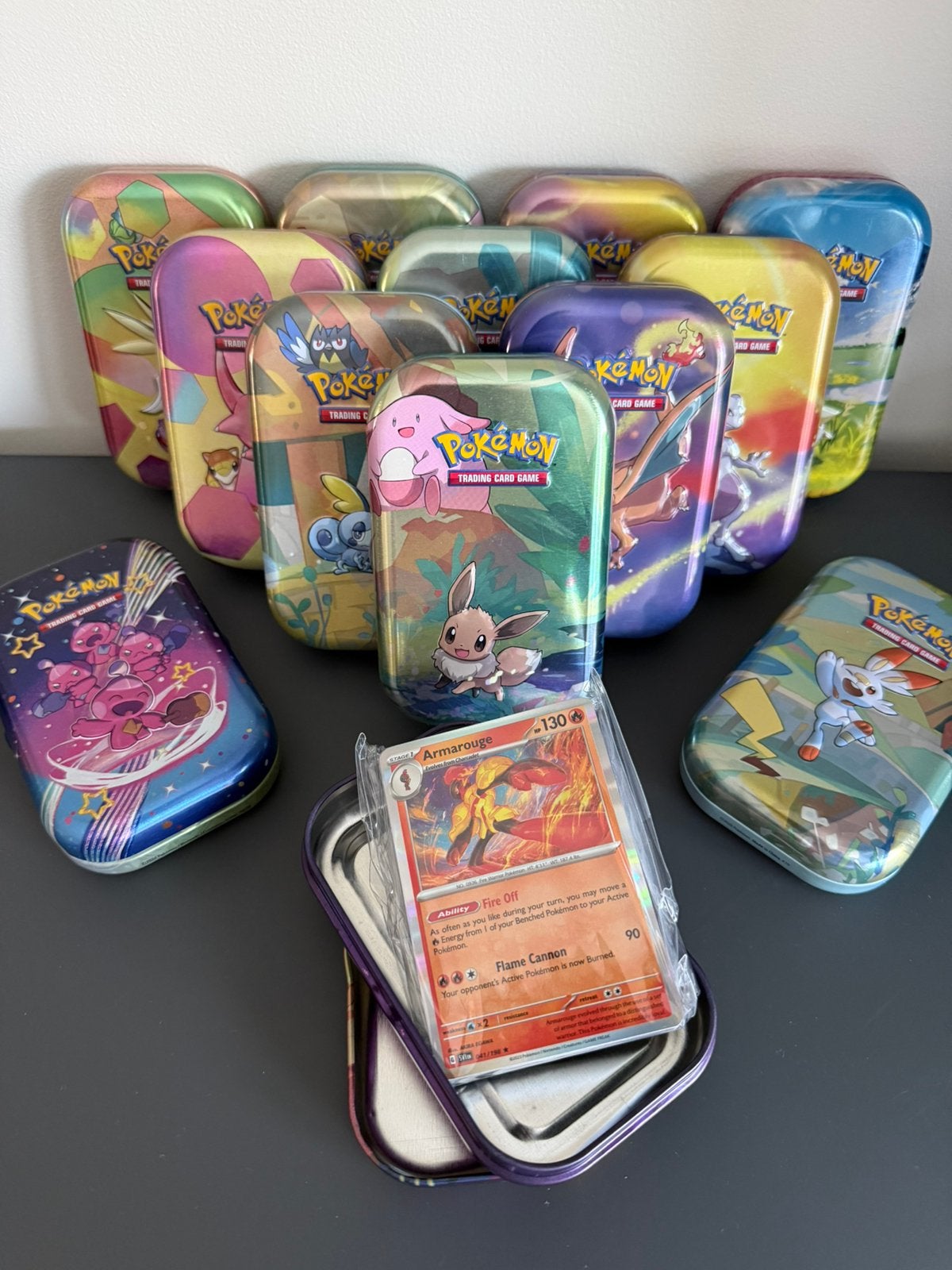 Foto 2 van Pokemon tin met kaarten