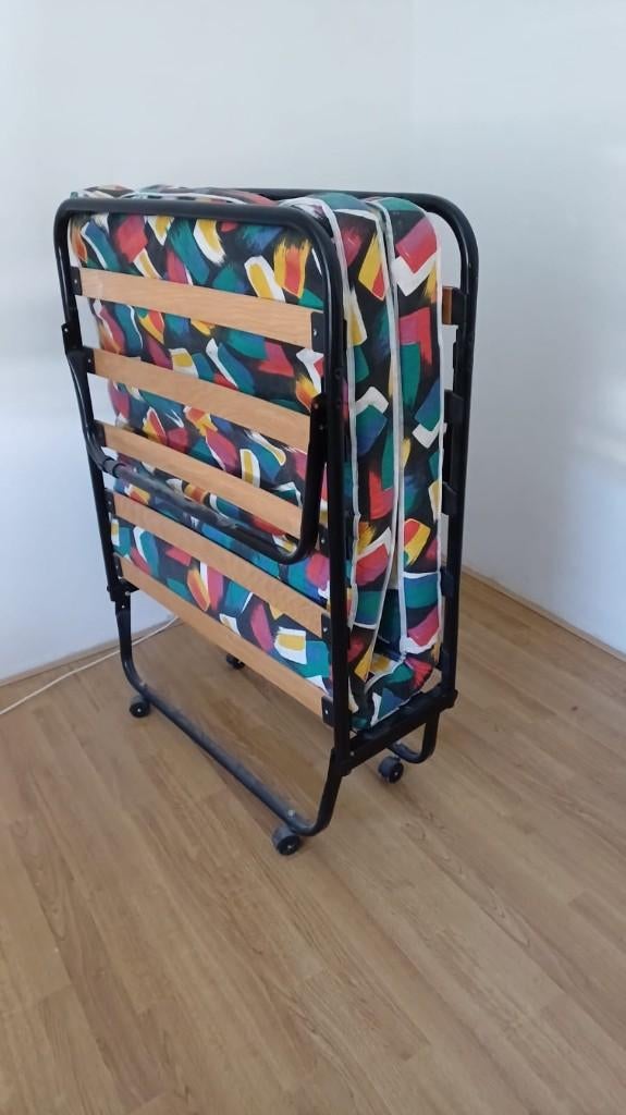 2x logeerbed, Ophalen, Gebruikt, Eenpersoons, Zwart