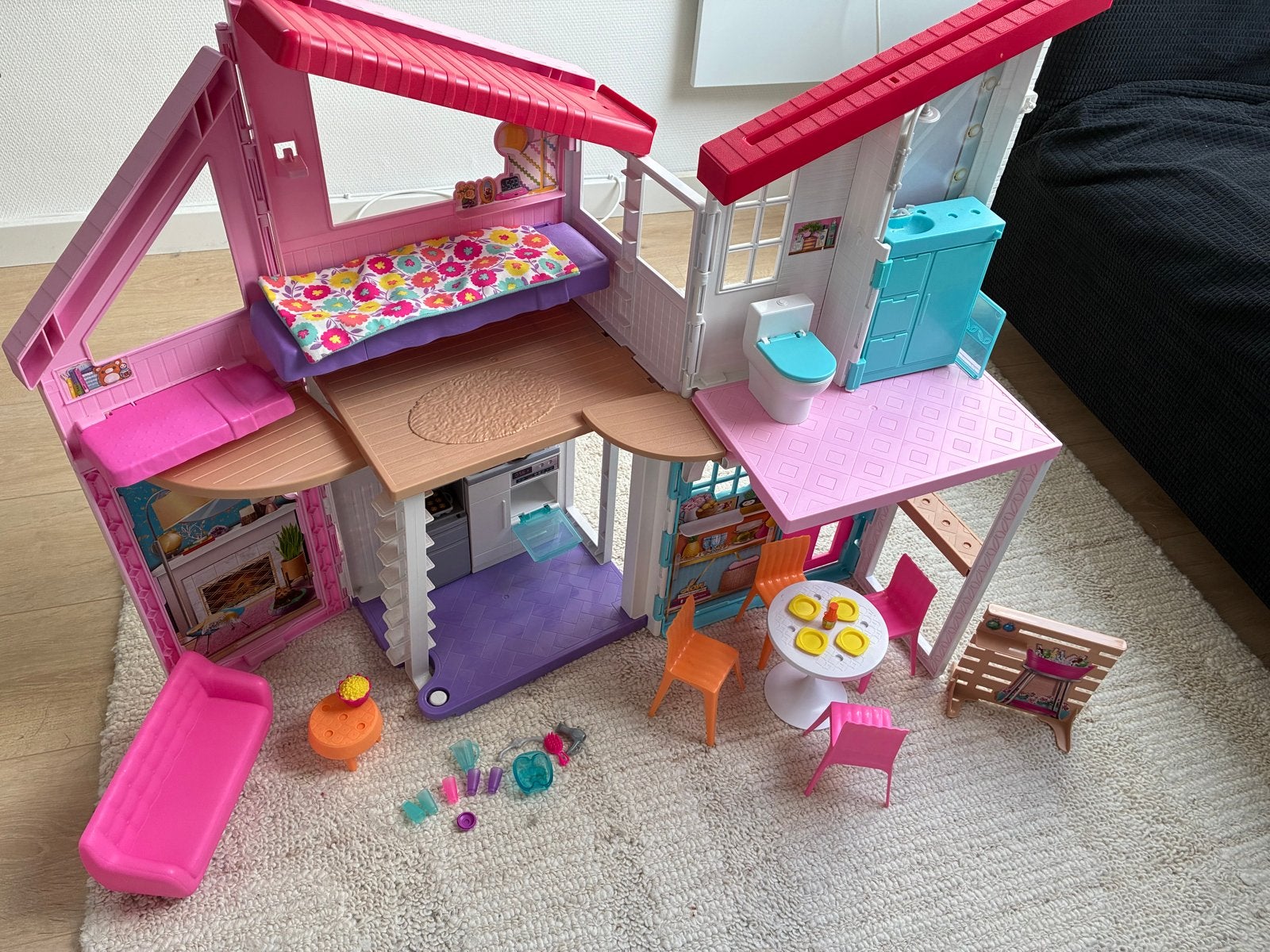 Barbie Droomhuis Mailbu met accessoires zgan, Ophalen, Zo goed als nieuw, Poppenhuis