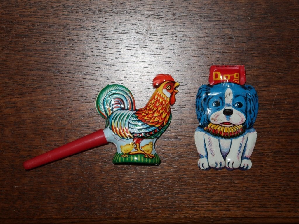 setje vintage blikken speelgoed, haan fluitje & hond klikker, Verzamelen, Verzenden, Gebruikt