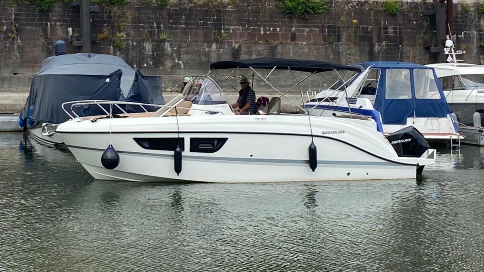Quicksilver Activ 805 Sundeck - Perfect voor watersport, Watersport en Boten, Motorboten en Motorjachten, Benzine, Buitenboordmotor