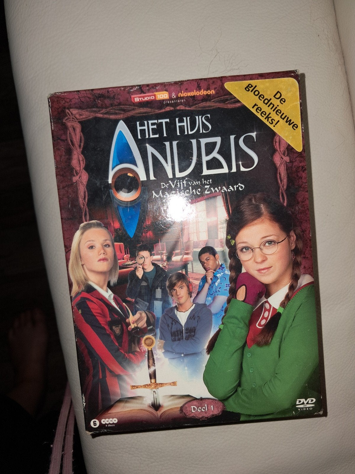 Het Huis Anubis - De Vijf van het Magische Zwaard - Deel1, Seizoen 1, Alle leeftijden, Nederlands, Overige genres