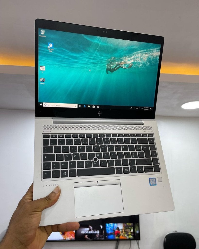 Refurbished laptop HP EliteBook 830 G5, 256 GB, 2 tot 3 Ghz, Qwerty, 8 GB