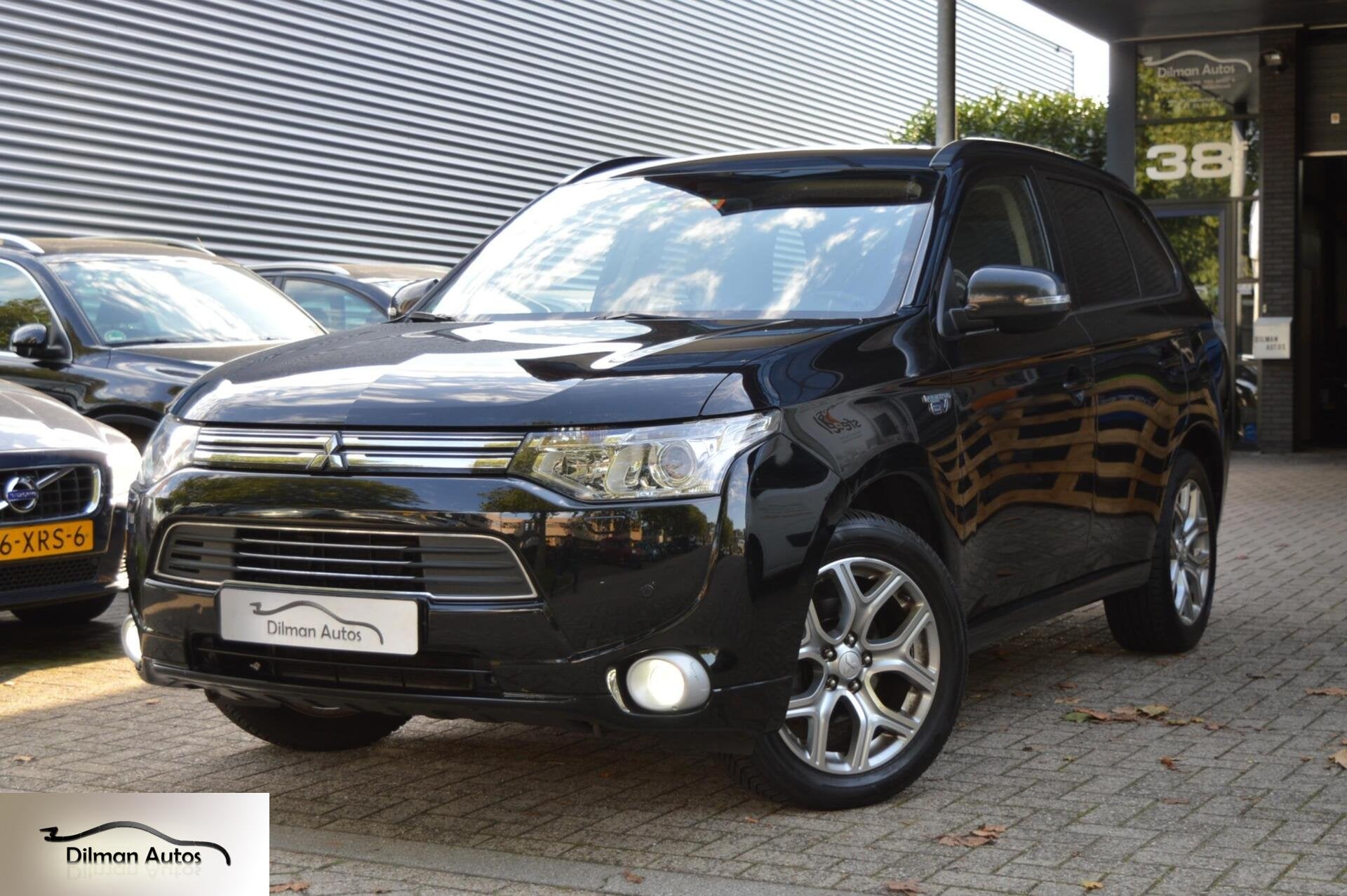 Mitsubishi Outlander 2.0 PHEV Instyle|Leder|Navi|Camera|Nap!, 4 cilinders, Met garantie (alle), Zwart, Bedrijf