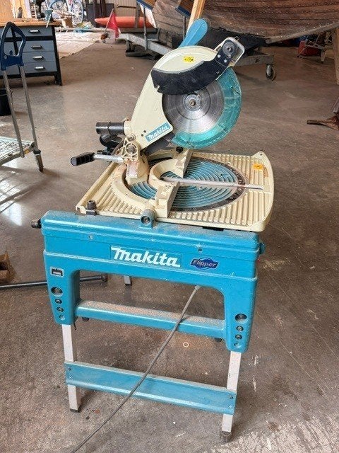 Makita afkortzaag met onderstel - Flipper, Ophalen, Abstract, Gebruikt, Metaal