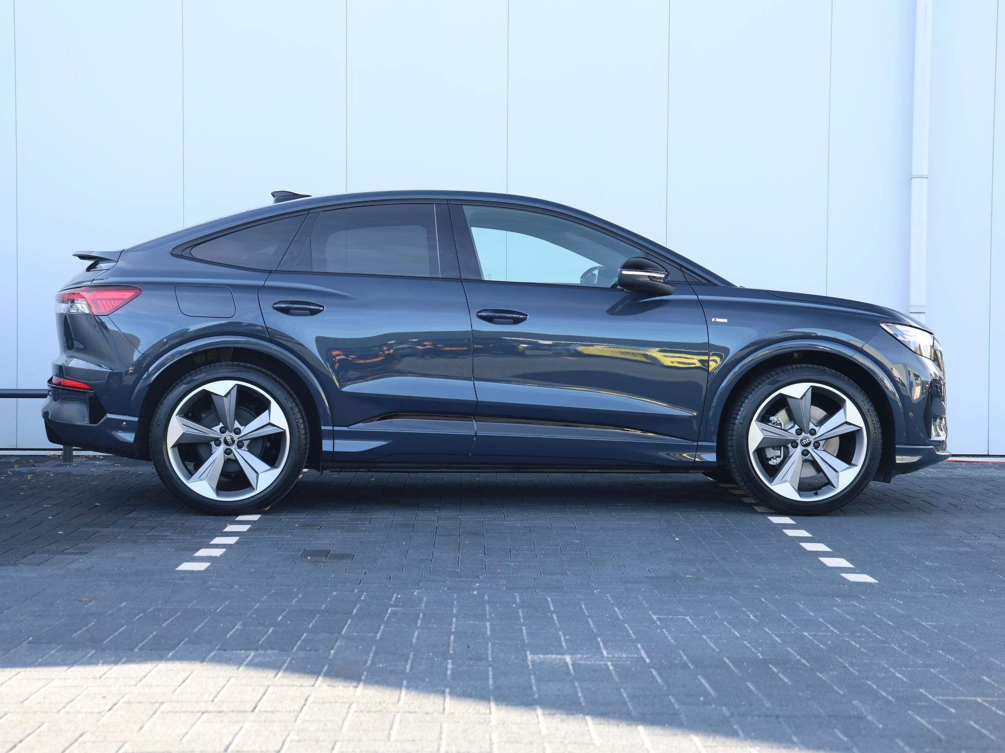 Audi Q4 Sportback S edition e-tron 45 82 kWh 286pk | 21" lic, Automaat, Achterwielaandrijving, 510 min, Zwart