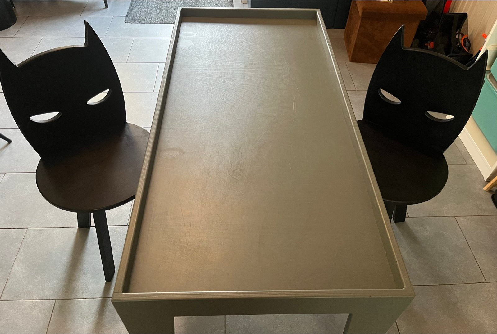 Speeltafel / legotafel met Batman stoelen van Bij Madieke, Ophalen, Gebruikt