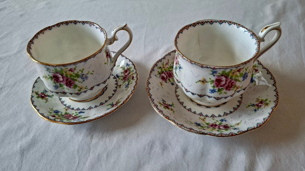 Royal Albert Petit Point 2 kop en schotel sets Bone China, Ophalen, Zo goed als nieuw, Overige stijlen, Kop(pen) en/of Schotel(s)